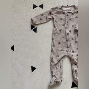 Carter's|Baby gender neutral Beige Star Print fleece Footies,winter staple•9M